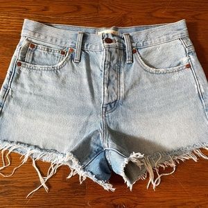 Madewell Relaxed Denim Shorts in Dunwoody Wash, Size 26